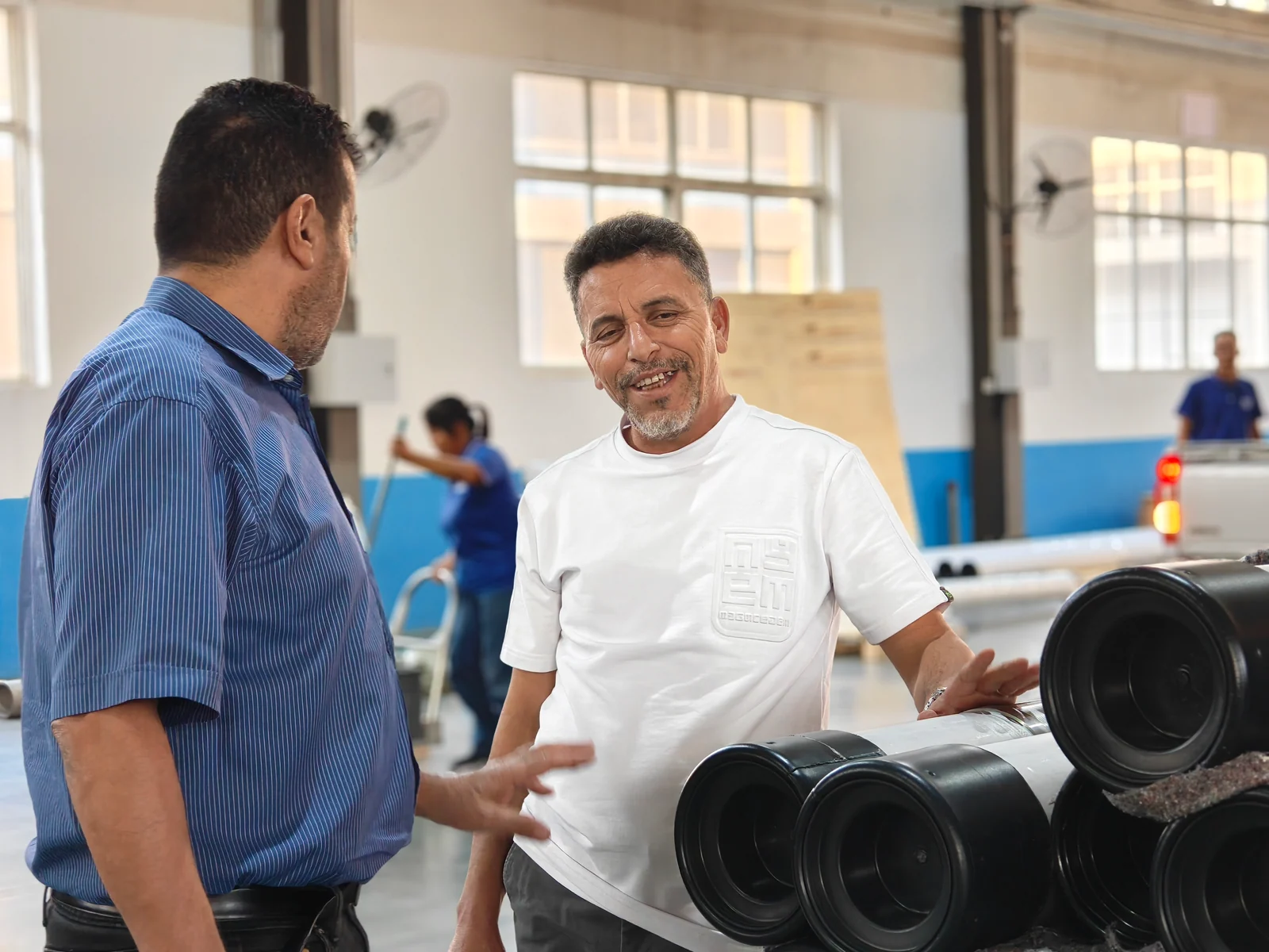 International customers discussing finished wire-wrapped screen acceptance results at OFD