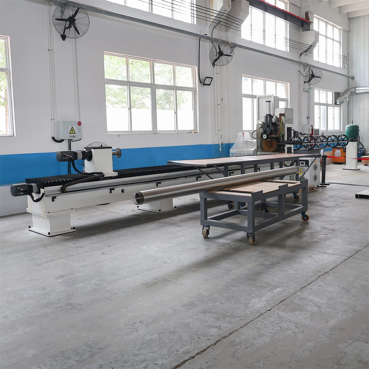 AOFIDE wire-wrapped screen welding equipment in production